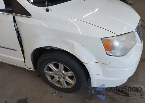 2010 Chrysler Town & Country Touring из США, поврежденный, VIN 2A4RR5D15AR212357